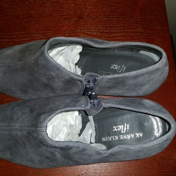 Anne Klein suede grey ankle boots - Picture 4 of 5